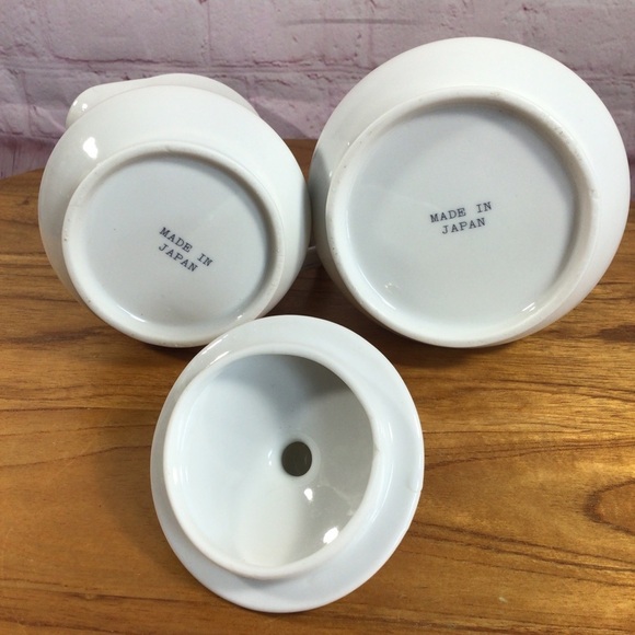 Porcelain Holly Berry Covered Sugar and Creamer Set - Made in Japan - Picture 6 of 7